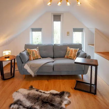 Welcome House * エゲル