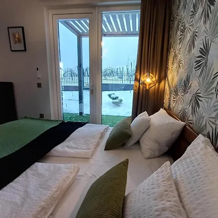 Welcome House エゲル