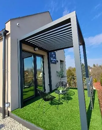 Welcome House *